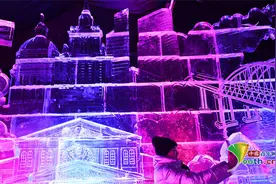 莫斯科冰雪节各式冰雕流光溢彩图片