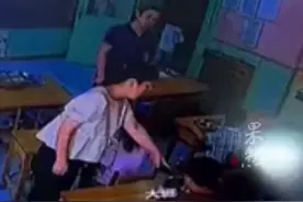 沈阳一家长反映幼儿园虐童，在午饭后被逼迫吃东西，教育局及警方介入调查。图片
