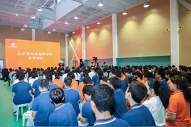 老旧厂房变身国际化高中 北京西城区首所民办高中正式开学图片