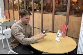 手机支付，难住外国游客？图片