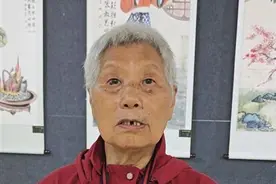 耄耋老人爱绘画 三代翰墨传家风图片