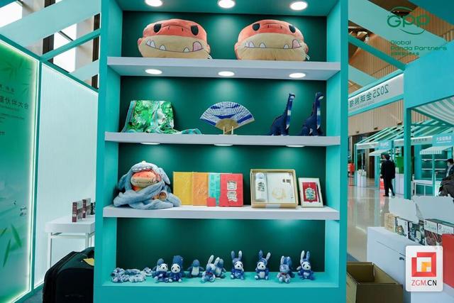 自贡文旅闪耀2025全球熊猫伙伴大会 “盐龙灯”IP获全球来宾瞩目