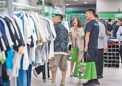 大商场小商店 好逛就是竞争力（大数据观察·实体店里探消费）