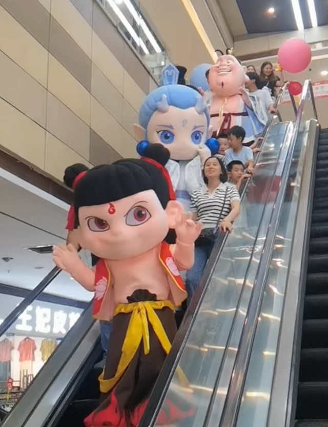 泼水电音+啤酒焰火！看白河如何引爆暑末终极狂欢……