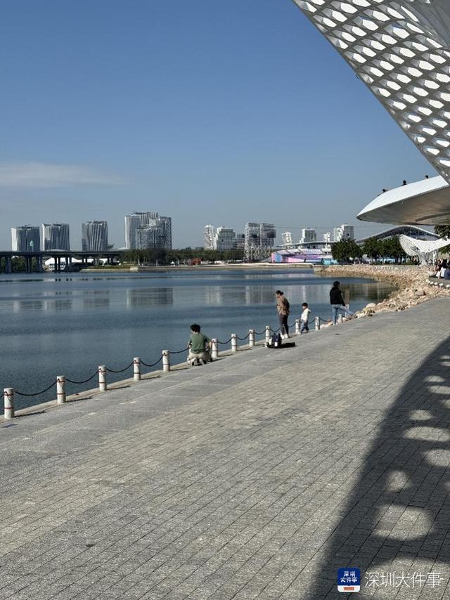 深圳一网红公园又“长”出巨型公仔？深圳是懂“去班味儿”的