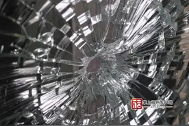 谁干的？福州一小区玻璃窗惊现“弹孔”？警方已介入调查图片