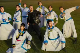 35年奔腾不息！“网红院长”姜铁红：民族舞蹈也可以很时尚｜封面独家图片