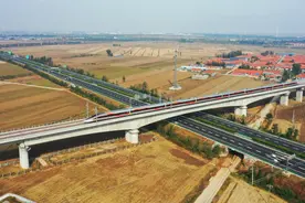 今起全国实行新列车运行图！山东开行跨省环线高铁列车图片