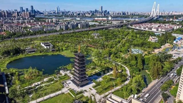 绿草如茵，上海迈入“千园之城”