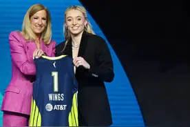 WNBA选秀大会：达拉斯飞翼用状元签选择佩奇-布克斯图片