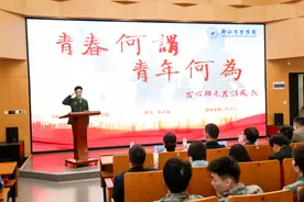 浙江万里学院：关心退役复学大学生的成长图片