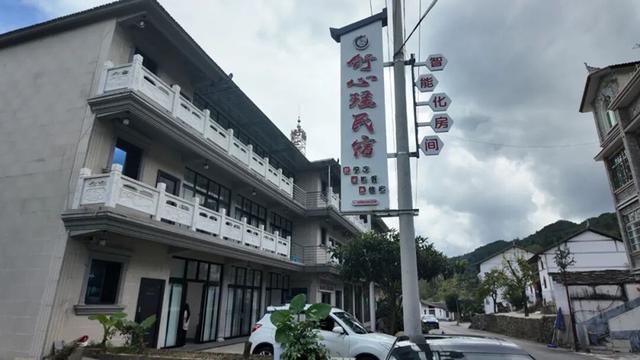 黄果树旅游景区龙宫镇桃子村：依托好风景，做活“宿”文章