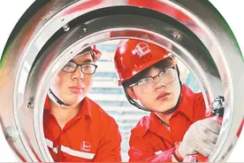 拥有“三集群两基地” 多项科研成果居世界先进水平 荆州建成石油石化装备最全产业链图片