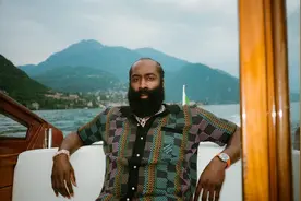 这是在哪儿潇洒呢🤔？哈登晒旅游照：欧洲步👣图片