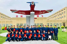 人生启航，逐梦苍穹：长沙周南中学航空实验班为学子插上腾飞“翅膀”图片