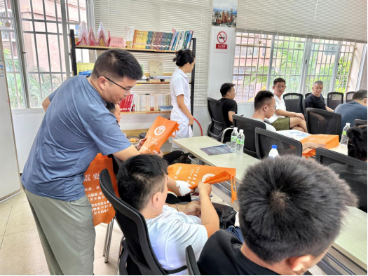 景洪市地震局开展防震减灾科普知识“六进”活动