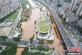 长沙暴雨小时雨量破纪录 多路段内涝地铁停运图片