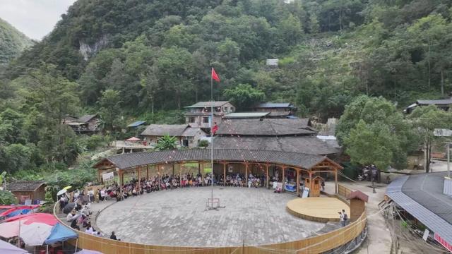 紫云格凸河景区“双节”假期受热捧