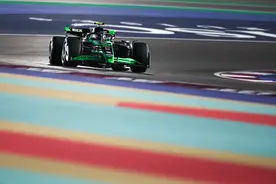 （体育）赛车——F1卡塔尔大奖赛：冲刺赛赛况图片