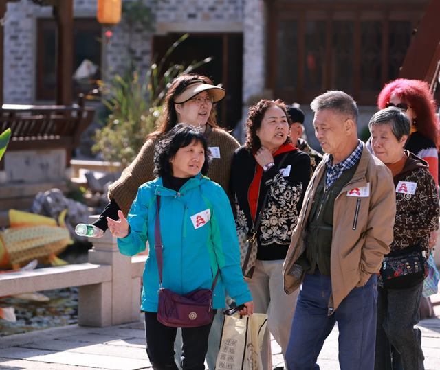 重阳登高栖霞山！玩心不“老”很嗨皮~