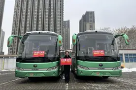应对极寒天气 郑州公交多条线路再次增设区间车图片