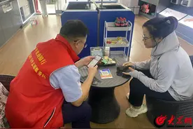 邹平农商银行：上门零距离 服务暖人心图片