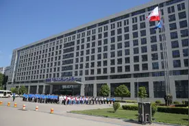 传递五星红旗，传承航天精神——遨游太空的国旗在航天科工二院接力传递图片