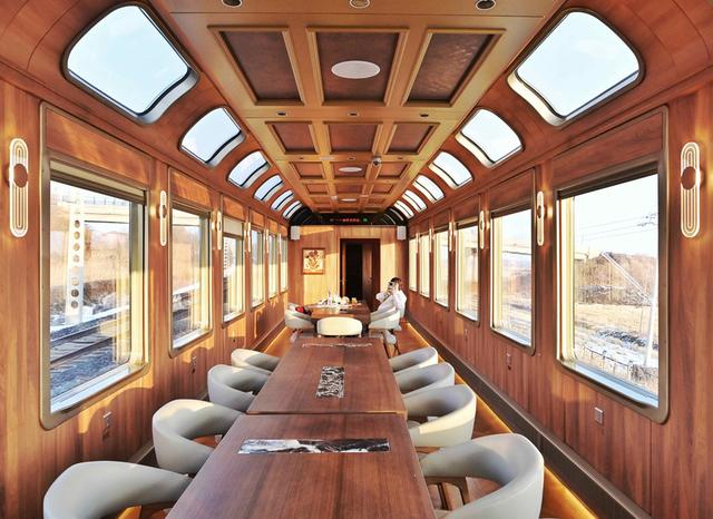 “伊春号-至尊亚雪”旅游专列首次“试跑”