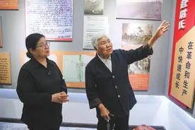 尘封62年工作照赠送焦裕禄后人 合影背后是怎样的一段珍贵记忆图片