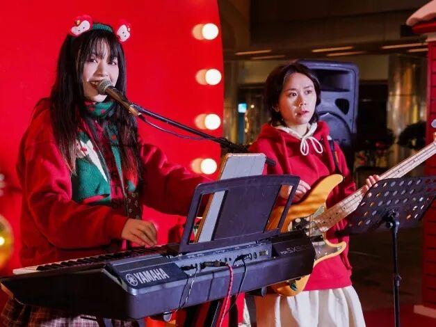 氛围感拉满！金虹桥商场化身“苹果小镇”