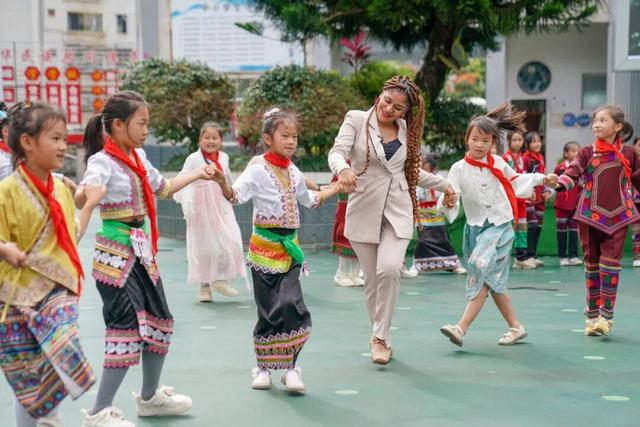 共话“一带一路”·省委书记向中外媒体展示4组照片