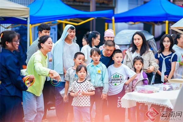 云南石屏：多彩文旅活动受青睐 “宝藏小城”节日人气旺