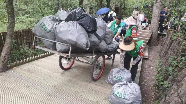 连续24天门票售罄 九寨沟景区暑期“顶格运转”