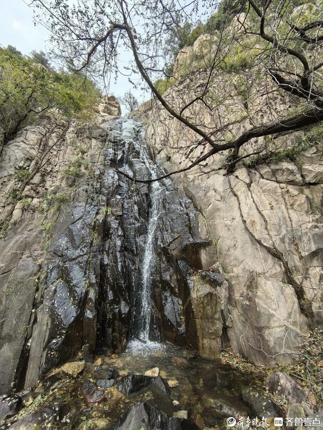 探秘泰山东御道：古道浸秋韵，溪流伴密林，保洁员日行近20公里护清幽
