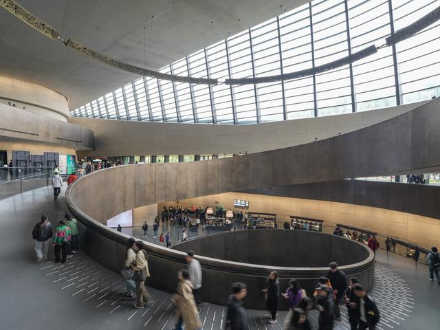 新时代中国调研行之文化中华｜文物的“新展厅”：三星堆文创潮玩的出圈密码