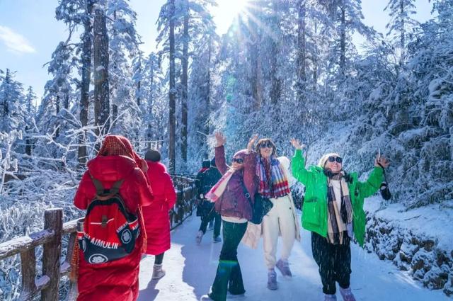 全球出圈‼️双奖加身‼️厉害了瓦屋山！