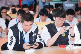 甩掉“班味”！广州第十届职运会上演“吃鸡”巅峰对决图片