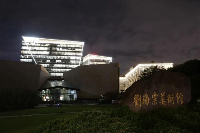 金色巨龙，点亮长宁！宁宁带你打卡这里的光影盛宴～