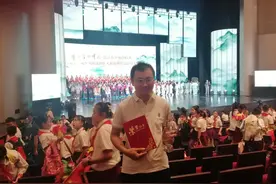 新时代中国调研行之文化中华丨爆款歌曲千亿播放背后：让大家在歌里找到自己图片