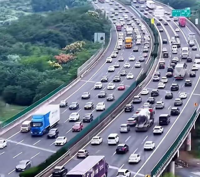 晚AI大众｜嫦娥六号月壤成果上新；2025国庆档电影总票房突破15亿