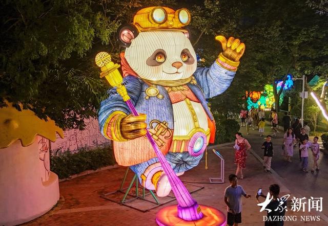 千灯映星湾：青岛艺术灯会繁荣夜间经济