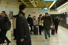 昨夜，17号线“加班”了→图片