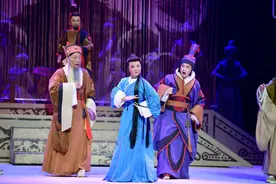 原创黄梅戏《女国医》首演谱写巾帼风华图片