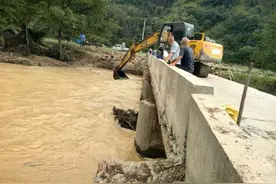 郴州永兴县柏林镇：开展灾后河道清障 营造河畅景美家园图片