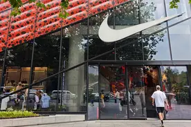 耐克上财季营收下滑8%：预计本财季继续下滑，线上渠道将恢复全价模式图片