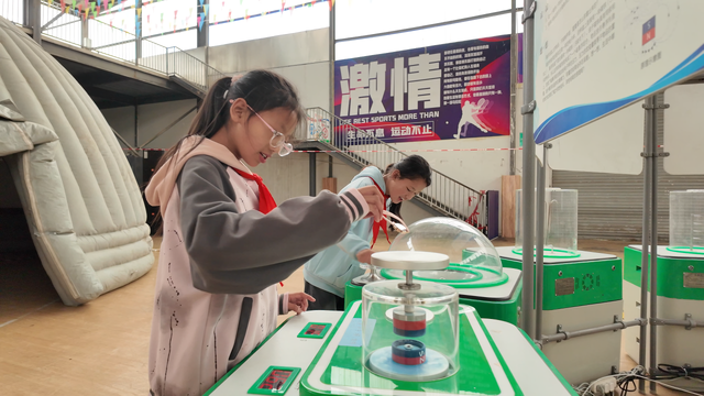 中国流动科技馆走进若尔盖 点燃青少年科学梦想