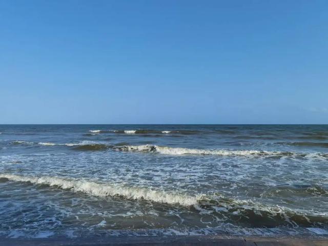 跟着赛事去旅行 | 尾金滩：追风逐浪，邂逅日落