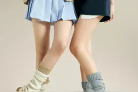 BELLE“德训鞋”新添多巴胺配色，香奈儿新眼妆吸取大海的灵感｜是日美好事物图片