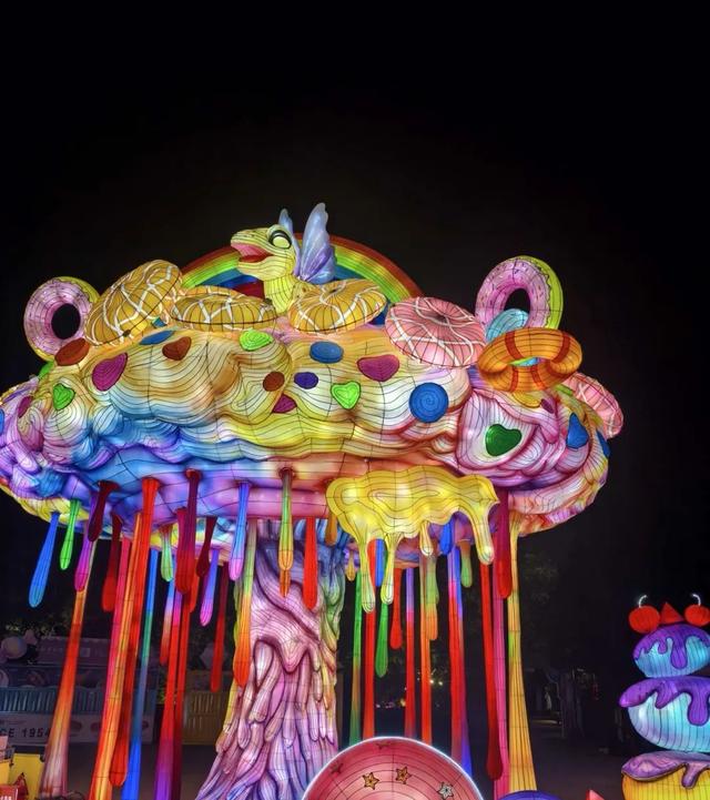 游乐体验焕新升级，非遗彩灯再展新篇——石景山游乐园京彩彩灯游园会正式开幕！