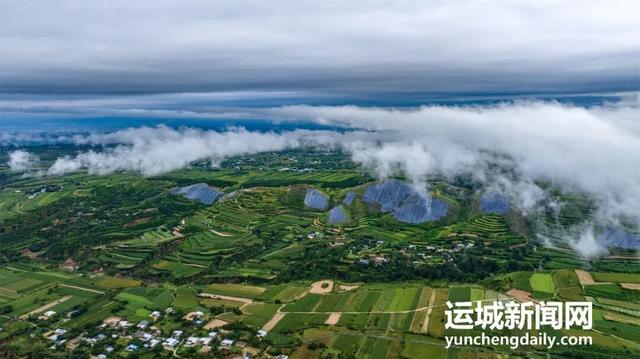 雨洗河东千峰翠　云裁运城万缕纱